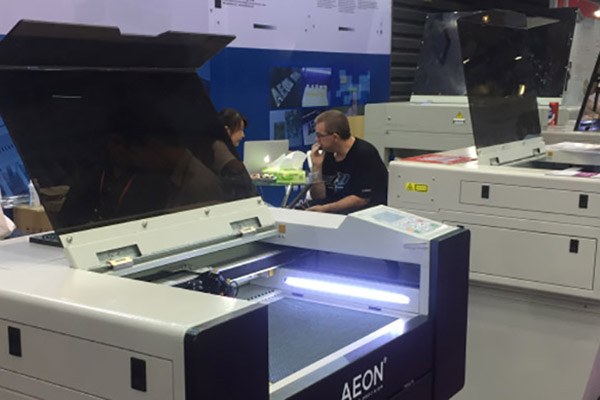 AEON LASER حضور معرض Shanghai SIGN CHINA Expo 2018